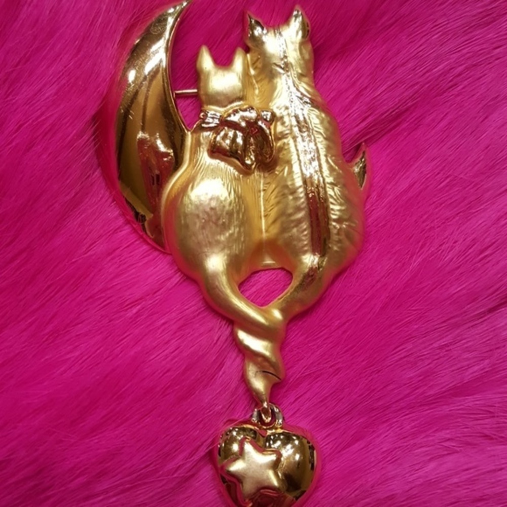 LARGE VTG PAIR OF CATS W/STAR MOON BROOCH